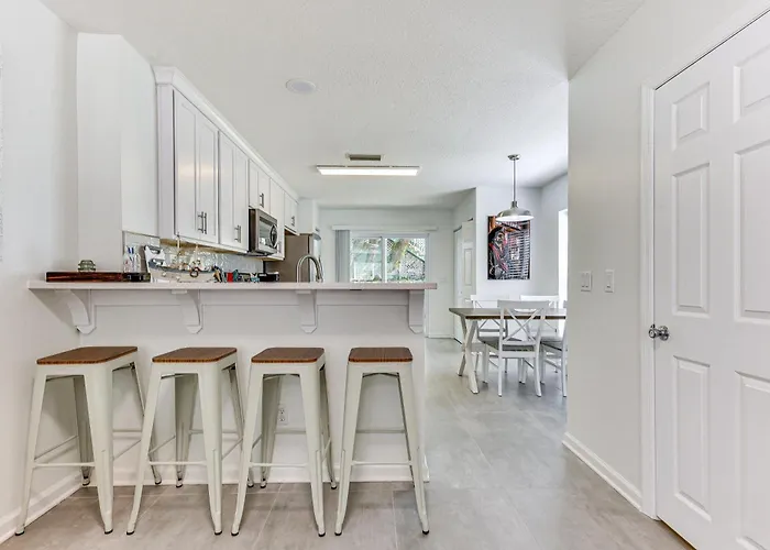 Fernandina Beach Townhome, Steps To Public Beach